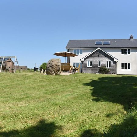 Maen Llwyd Villa Llanyre Exterior foto