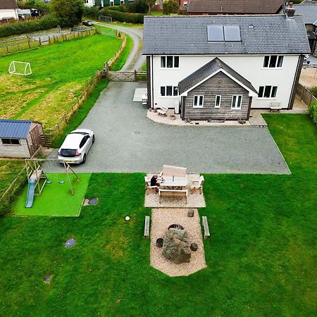Maen Llwyd Villa Llanyre Exterior foto