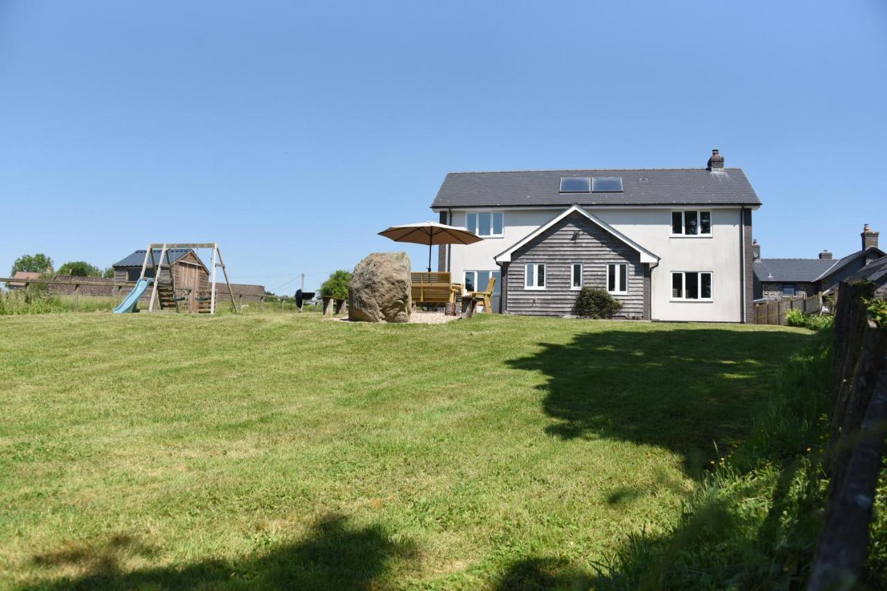 Maen Llwyd Villa Llanyre Exterior foto